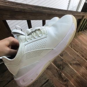 CLOVES NURSING SNEAKERS SZ 7